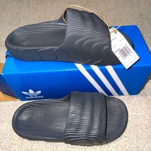 Adidas Adilette 22 slides size 8